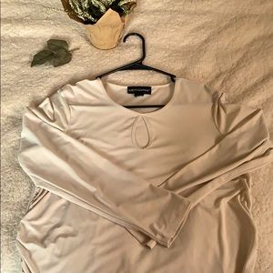 Elegant cream blouse 100% polyester (size large)